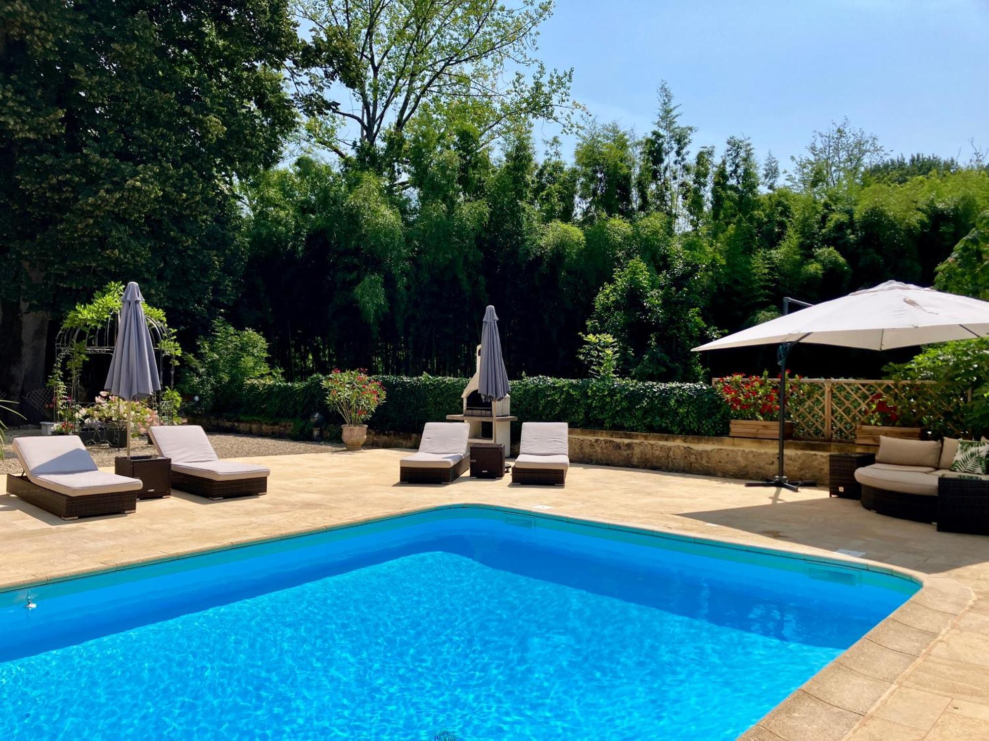 Le Petit Chateau - Adults Only Property Le Bugue Exterior photo